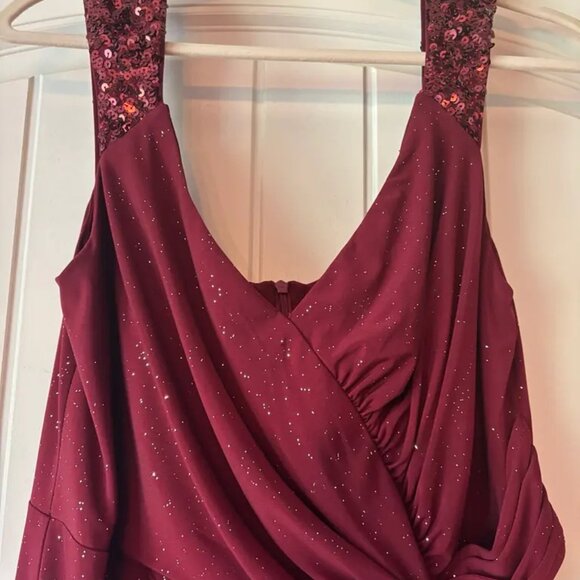Burgundy formal dress - Picture 2 of 2